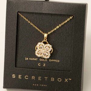 1 LEFT!! 14K GOLD CLOVER SPINNER NECKLACE